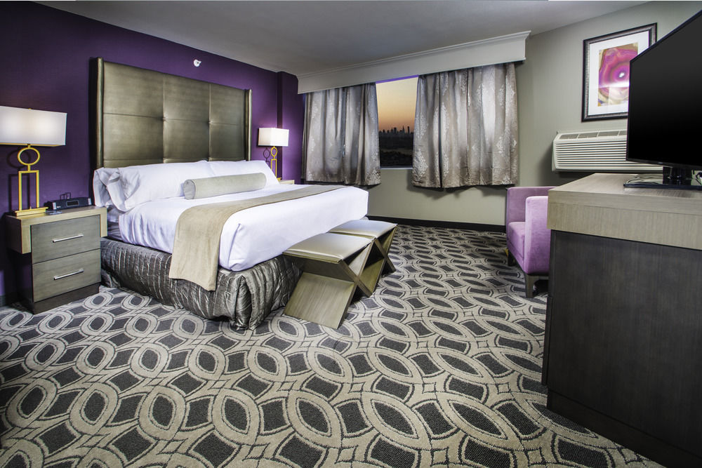 Crowne Plaza Saddle Brook By Ihg Hotel Exterior photo